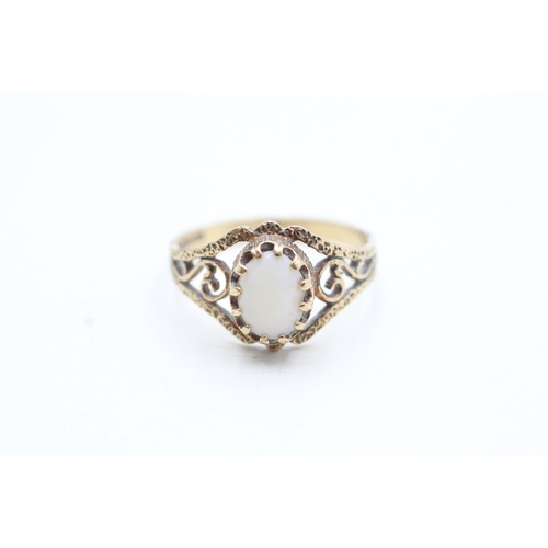 185 - 9ct gold opal set solitaire dress ring (1.9g) Size N 1/2