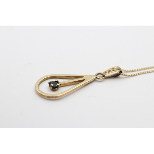 188 - 9ct gold sapphire pendant on chain (1.4g)