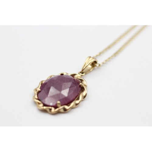 189 - 9ct gold ruby pendant on chain (4.2g)