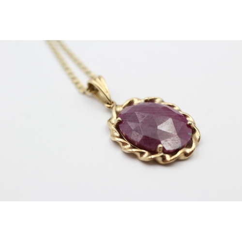 189 - 9ct gold ruby pendant on chain (4.2g)