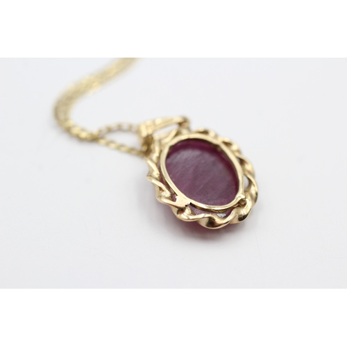 189 - 9ct gold ruby pendant on chain (4.2g)