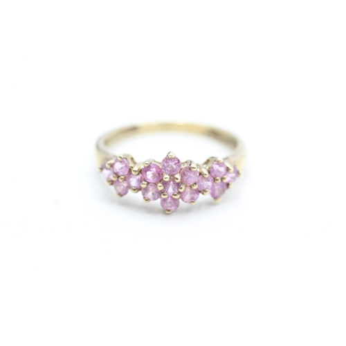 200 - 9ct gold pink gemstone set cluster ring (2.1g) Size R