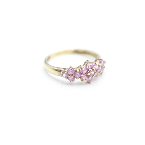 200 - 9ct gold pink gemstone set cluster ring (2.1g) Size R