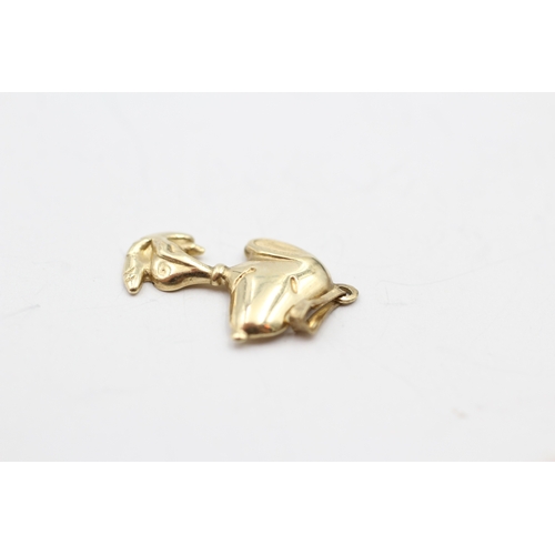 206 - 9ct gold snoopy charm (0.7g)