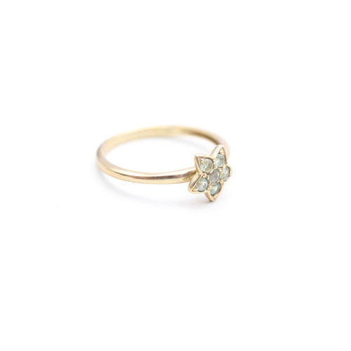 224 - 9ct gold green gemstone set star stacking ring (1.4g) Size N