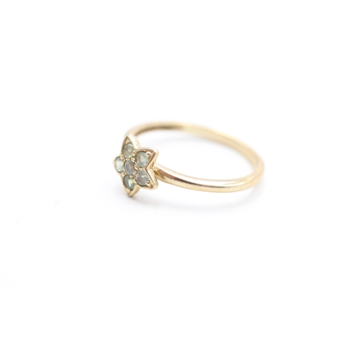 224 - 9ct gold green gemstone set star stacking ring (1.4g) Size N