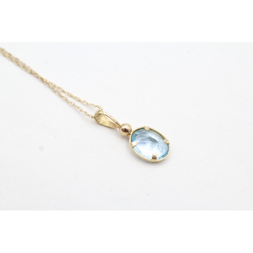 237 - 9ct gold blue topaz pendant on chain (0.9g)