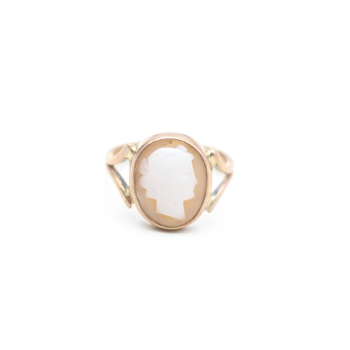 238 - 9ct gold vintage shell cameo dress ring (3g) Size N