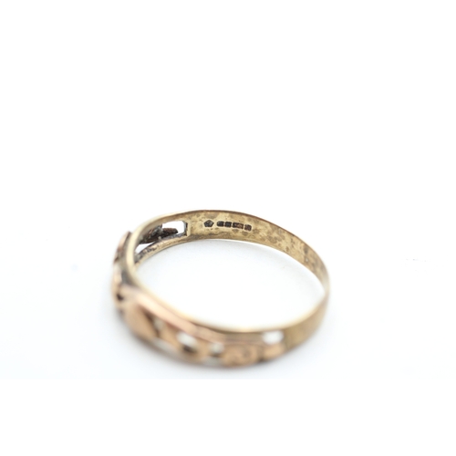 240 - 9ct yellow and rose gold 