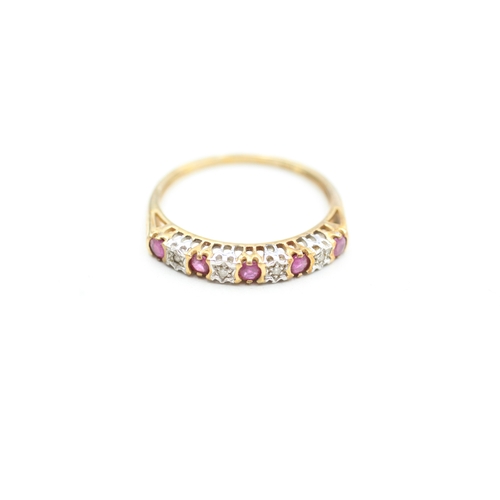 248 - 9ct gold ruby and diamond alternating row ring (1.4g) Size O