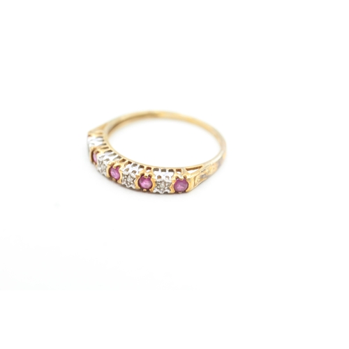 248 - 9ct gold ruby and diamond alternating row ring (1.4g) Size O