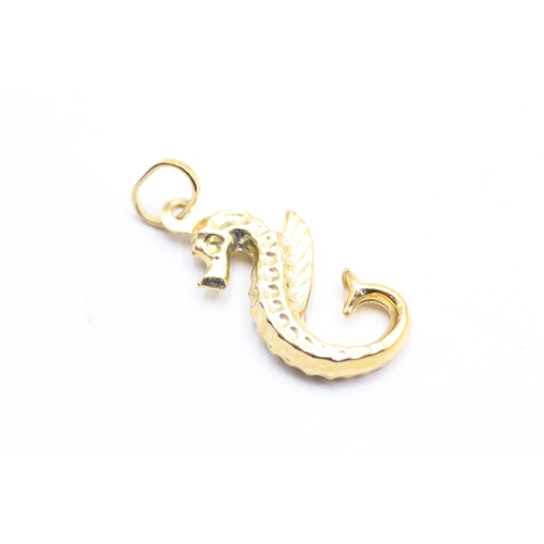 25 - 9ct gold seahorse charm (0.9g)