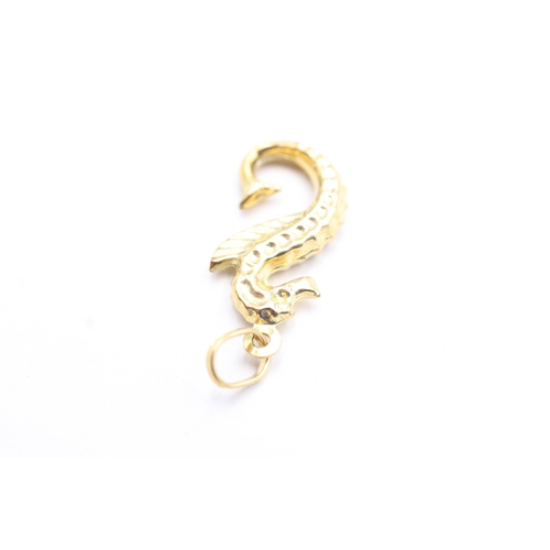 25 - 9ct gold seahorse charm (0.9g)