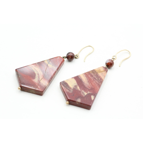 250 - 9ct gold jasper geometric drop earrings (16.2g)