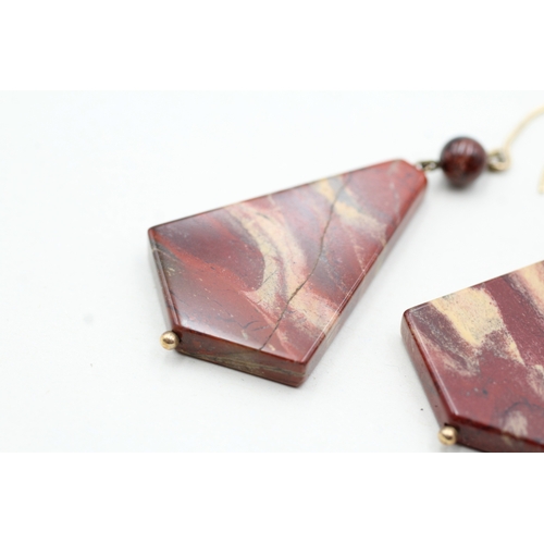 250 - 9ct gold jasper geometric drop earrings (16.2g)