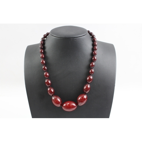 272 - Graduated Cherry Bakelite Necklace w/ Screw Clasp 37g