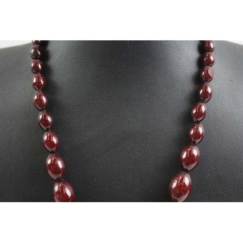 272 - Graduated Cherry Bakelite Necklace w/ Screw Clasp 37g