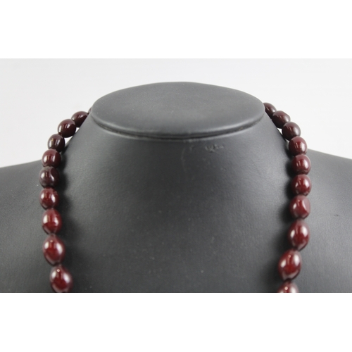 272 - Graduated Cherry Bakelite Necklace w/ Screw Clasp 37g