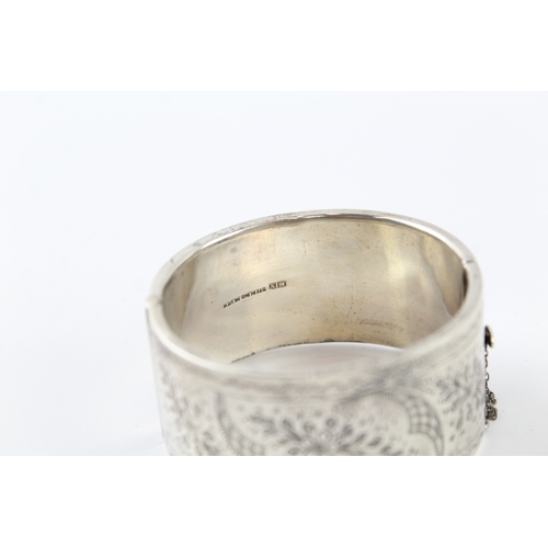 280 - Joseph Gloster LTD Sterling Silver Mid Century Etched Bangle w/ Safety Chain 54g