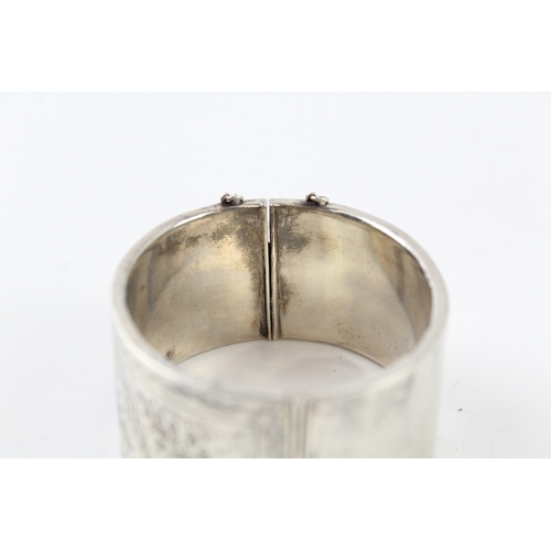 280 - Joseph Gloster LTD Sterling Silver Mid Century Etched Bangle w/ Safety Chain 54g