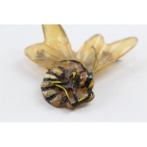 302 - Early Plastic Hornet Brooch 5g