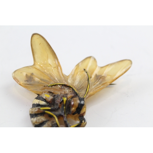 302 - Early Plastic Hornet Brooch 5g