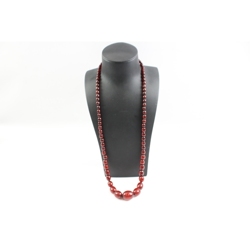 314 - Graduated Cherry Bakelite Necklace w/ Internal Streaking, Screw Clasp 73g