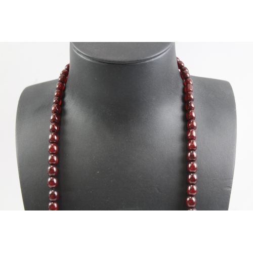 314 - Graduated Cherry Bakelite Necklace w/ Internal Streaking, Screw Clasp 73g