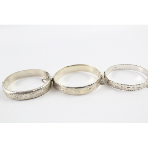 317 - Collection of Sterling Silver Mid Century Bangles inc. Etched, Floral x 3 61g