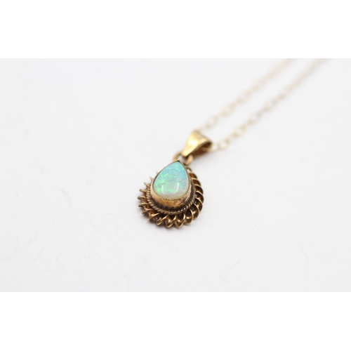 38 - 9ct gold opal pendant necklace (1.2g)