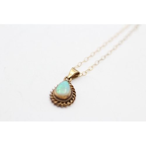 38 - 9ct gold opal pendant necklace (1.2g)