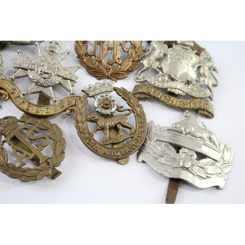 383 - Military Cap Badges Inc Manchester Regt, Cornwall LI, RAF, Etc x 10