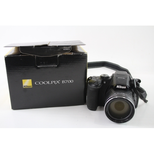 432 - Nikon Coolpix B700 Digital Bridge Camera Working w/ Nikkor 60x Wide Zoom Lens