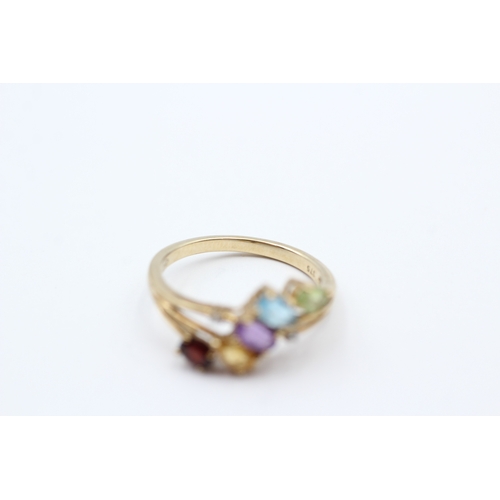 47 - 9ct gold diamond, peridot, amethyst, citrine, garnet and blue topaz cluster row ring (2.4g) Size O