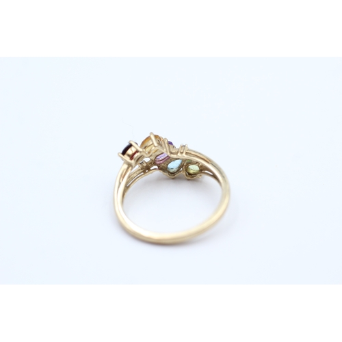 47 - 9ct gold diamond, peridot, amethyst, citrine, garnet and blue topaz cluster row ring (2.4g) Size O