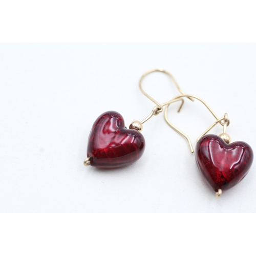 5 - 9ct gold Venetian glass heart drop earrings (3.9g)