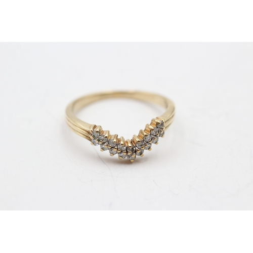 50 - 9ct gold diamond chevron ring (2g) Size O