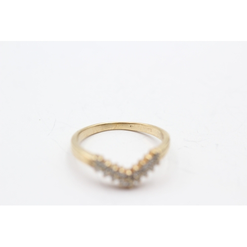 50 - 9ct gold diamond chevron ring (2g) Size O