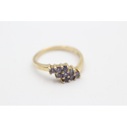 55 - 9ct gold tanzanite three row ring (2.4g) Size N