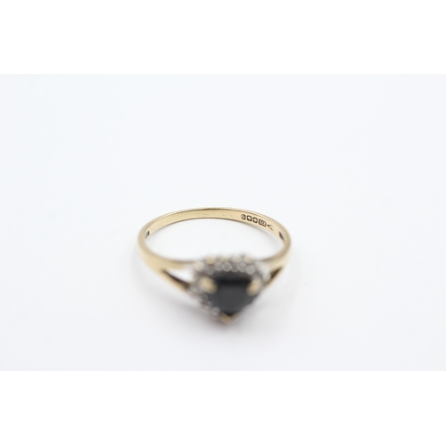 57 - 9ct gold vintage sapphire & diamond dress ring (1.9g) Size O