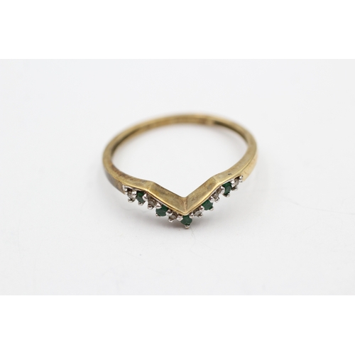 62 - 9ct gold emerald and diamond chevron ring (1.7g) Size S