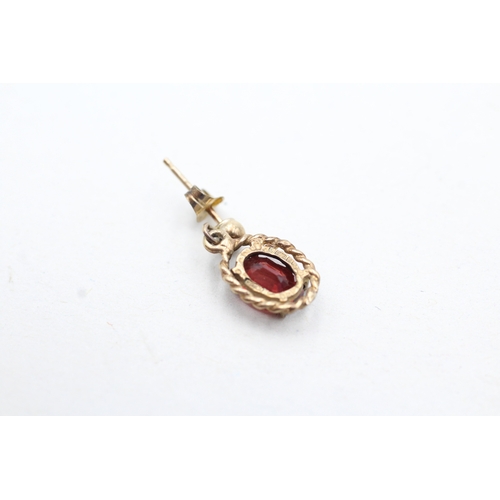 64 - 9ct gold garnet set drop earrings (1.4g)