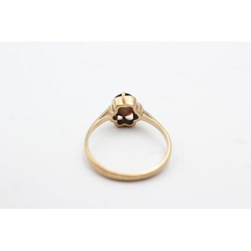 66 - 9ct gold garnet single stone ring (1.6g) Size N 1/2