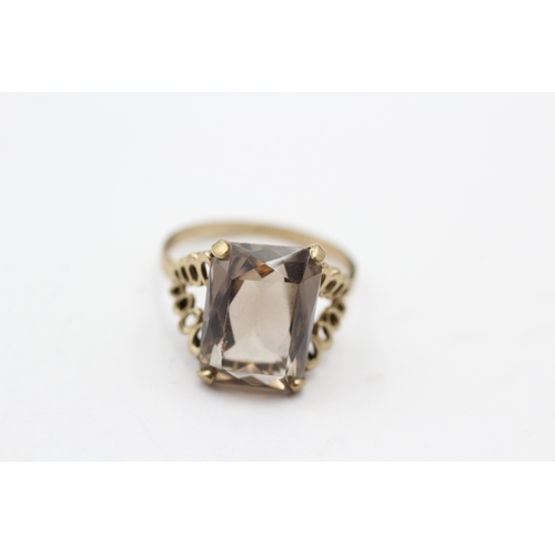 67 - 9ct gold smokey quartz cocktail ring (3.6g) Size Q