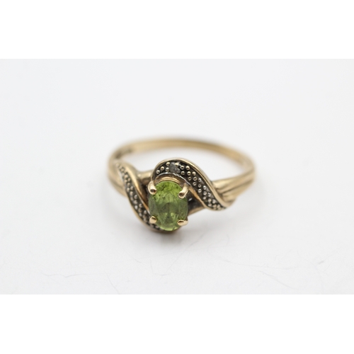 71 - 9ct gold peridot and diamond twist ring (2.5g) Size R