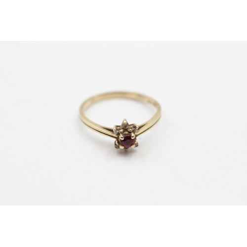 72 - 9ct gold ruby and diamond starburst ring (1.4g) Size M