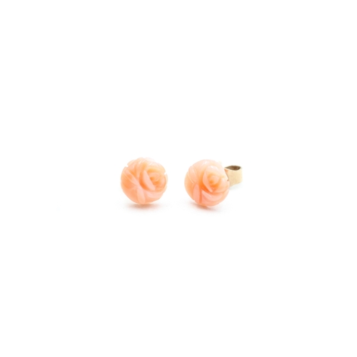 78 - 14ct gold carved coral stud earrings (0.6g)