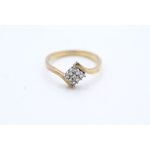 92 - 9ct gold diamond twist ring (1.9g) Size L 1/2