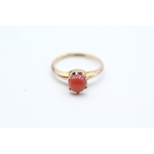 99 - 9ct gold paste single stone ring (1.4g) Size J 1/2