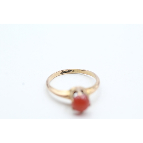 99 - 9ct gold paste single stone ring (1.4g) Size J 1/2